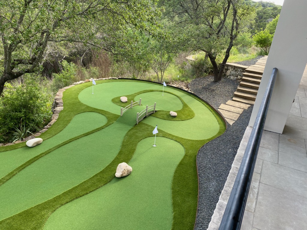 Use creative obstacles for your Toronto mini golf course